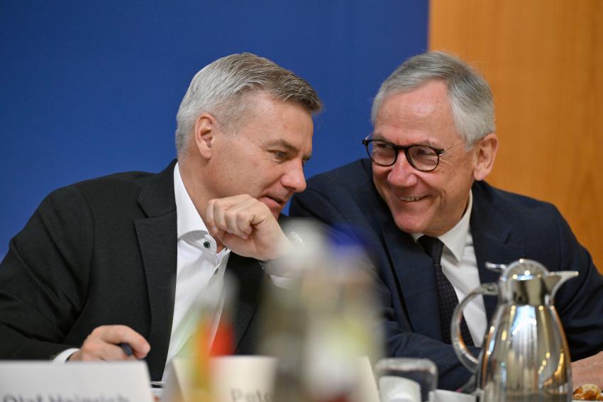 Herr Dreier und Amtschef Dr. Barth beim Kommual-Forum
