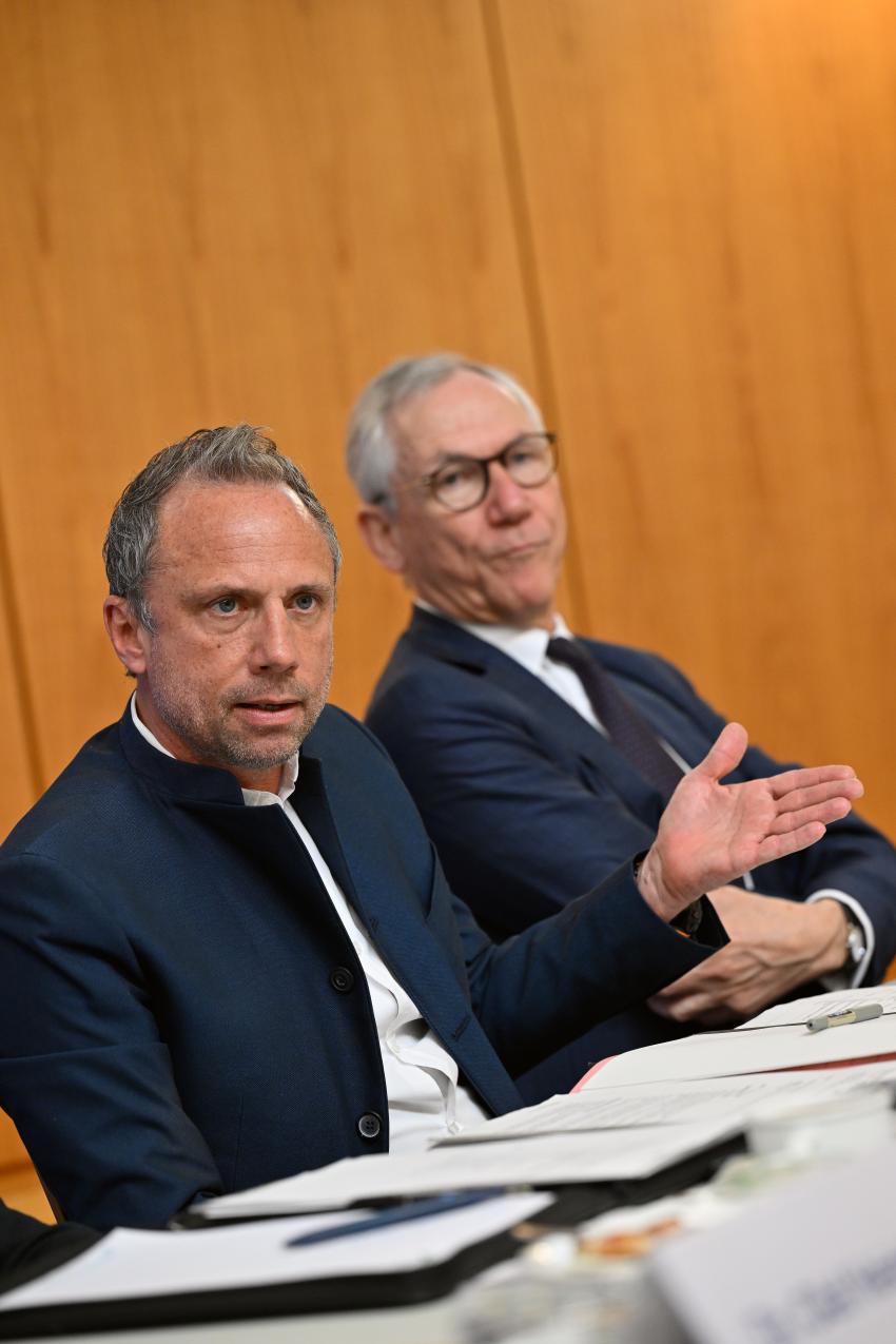 Minister Glauber und Amtschef Dr. Barth beim 2. Kommunal-Forum in Niederbayern