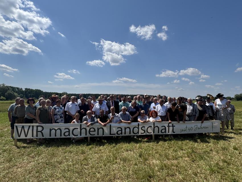 Gruppenfoto mit Umweltminister Thorsten Glauber.