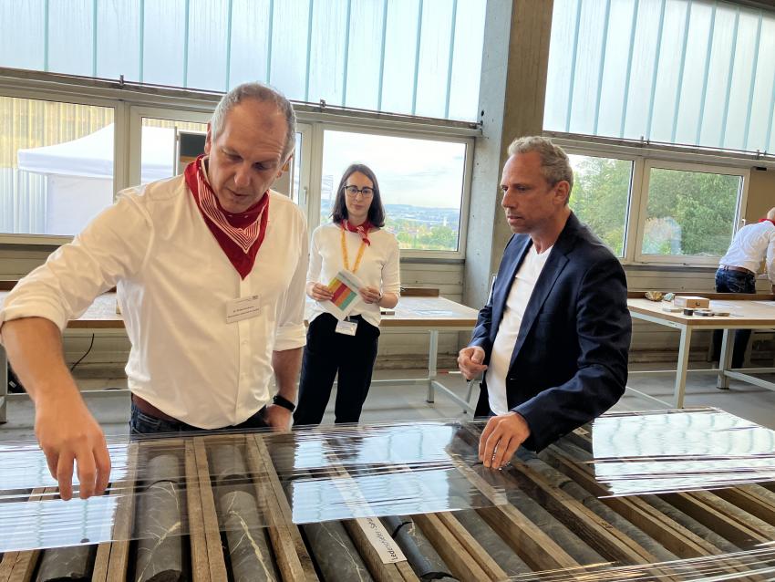 Umweltminister Thorsten Glauber mit Roland Eichhorn, Landesamt für Umwelt