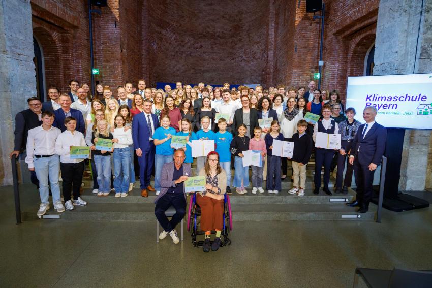 Bild vergrössert sich per Mausklick - >Termin -  „Klimaschule Bayern“ und Verleihung „Sonderpreis für außergewöhnliches Engagement