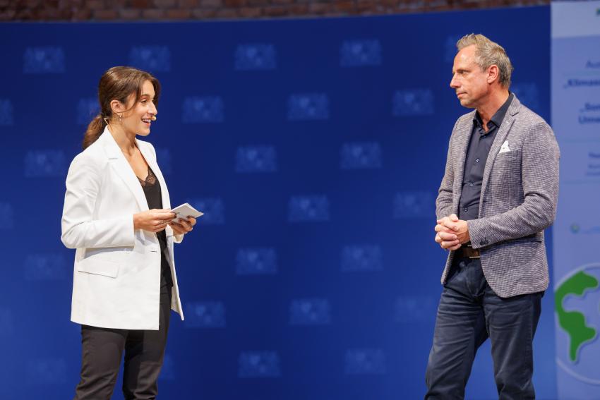 Minister Glauber bei der Moderation