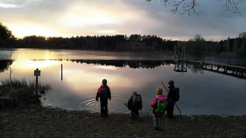 Abenteuer Natur - Kinder am See (Urheberin: Doris Nebel)