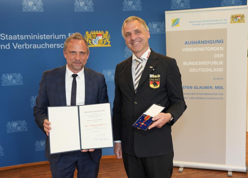 Bild vergrössert sich per Mausklick - >Termin - Aushändigung Bundesverdienstorden an Herrn Dr. Manuel Friedrich