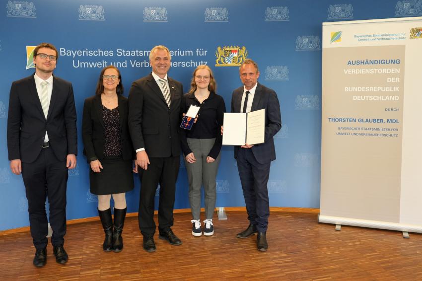 Umweltminister Thorsten Glauber mit Dr. Manuel Friedrich und seiner Familie