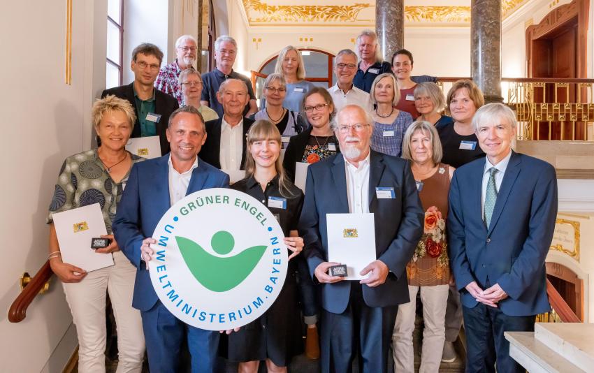 Gruppenbild der Auszeichnung Grüne Engel und Grüner Junior Engel