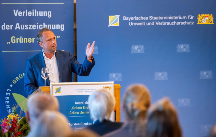 Umweltminister Thorsten Glauber am Rednerpult 