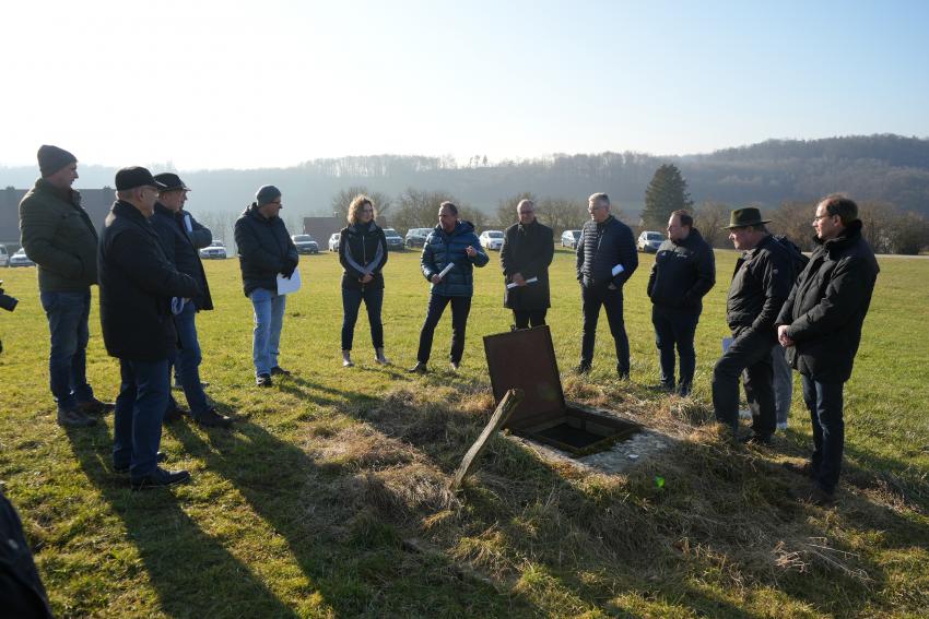 Bild vergrössert sich per Mausklick - >Termin - Besichtigung der Messstelle Burgmagerbein in Bissingen 