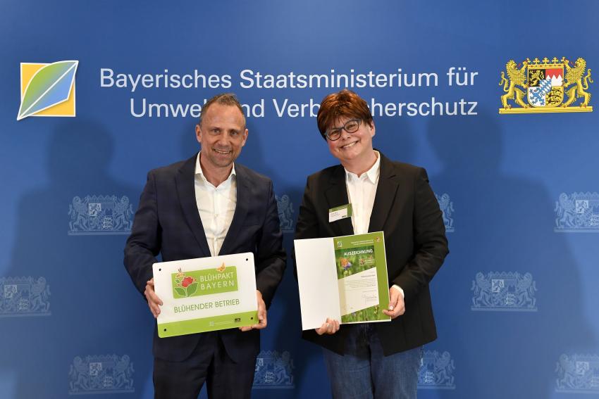 Bayerns Umweltminister Thorsten Glauber zeichnet 