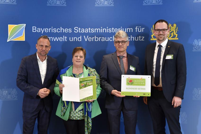 Bayerns Umweltminister Thorsten Glauber zeichnet 