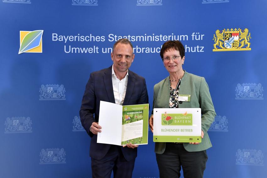 Bayerns Umweltminister Thorsten Glauber zeichnet 