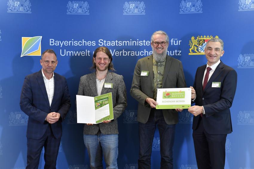 Bayerns Umweltminister Thorsten Glauber zeichnet 
