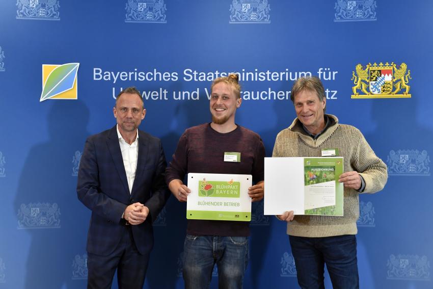 Bayerns Umweltminister Thorsten Glauber zeichnet 