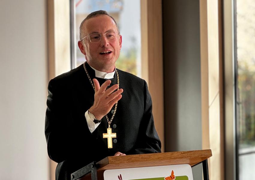 Landesbischof Christian Kopp hebt in seiner Rede die besondere Rolle der Evangelischen Landeskirche für die Bewahrung der Schöpfung hervor. 