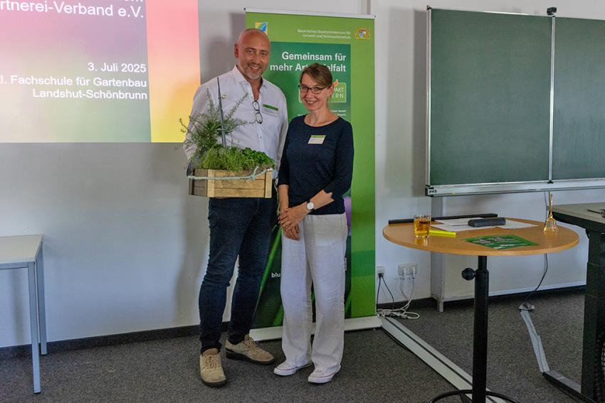 Reinhard Steinhilber (Gärtnerei Steinhilber) und Annette Berger (Blühpakt StMUV), Foto: Markus Wittenzeller
