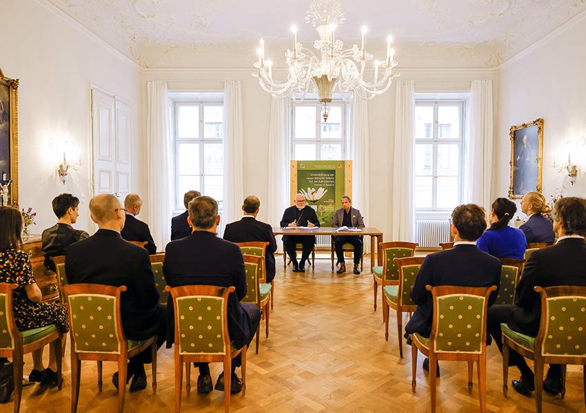 Festakt im grünen Salon des Palais Holnstein in München