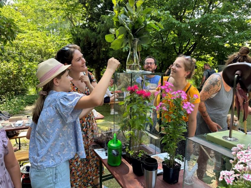 Besucher am Tag des Botanischen Gartens an der FAU (Urheberin: Katrin Simon) 