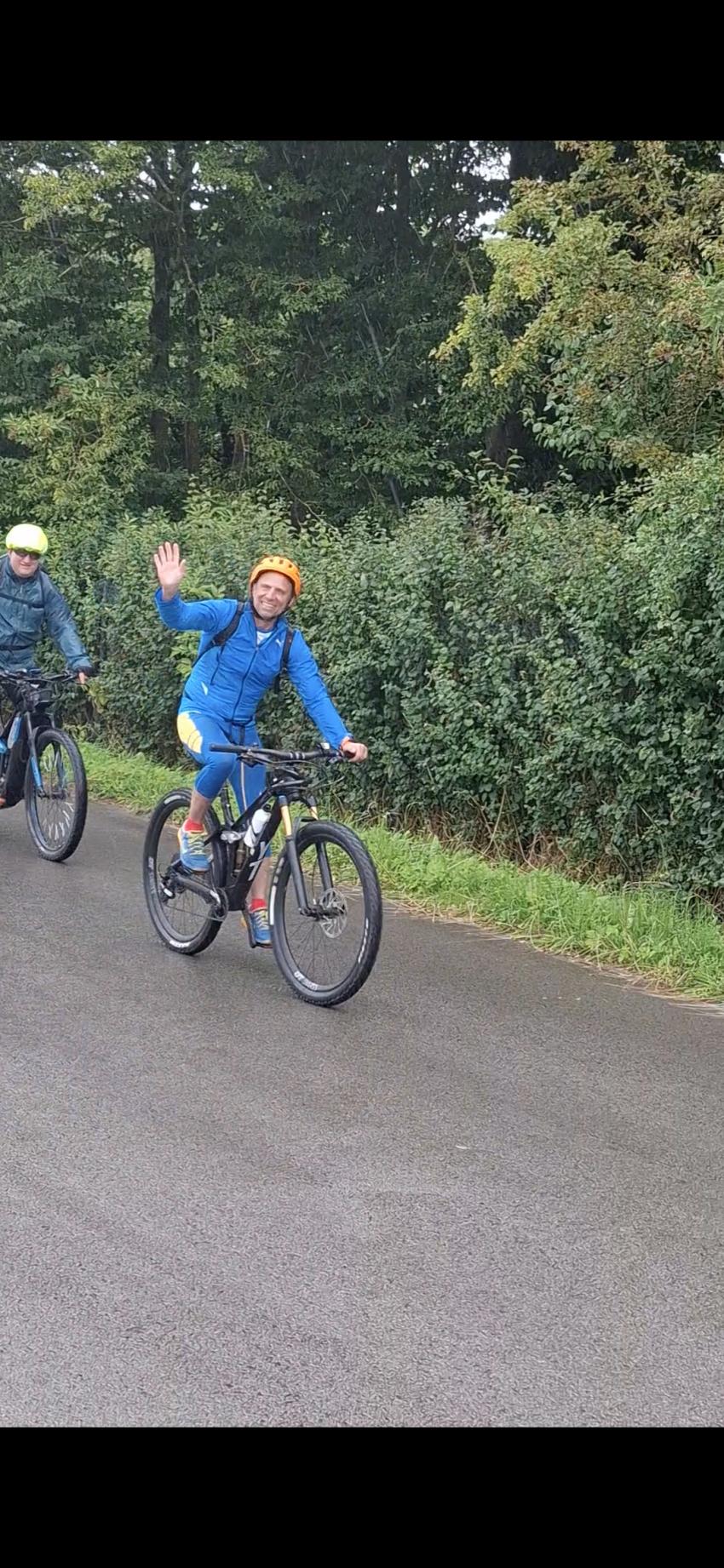 Minister Glauber auf dem Fahrrad