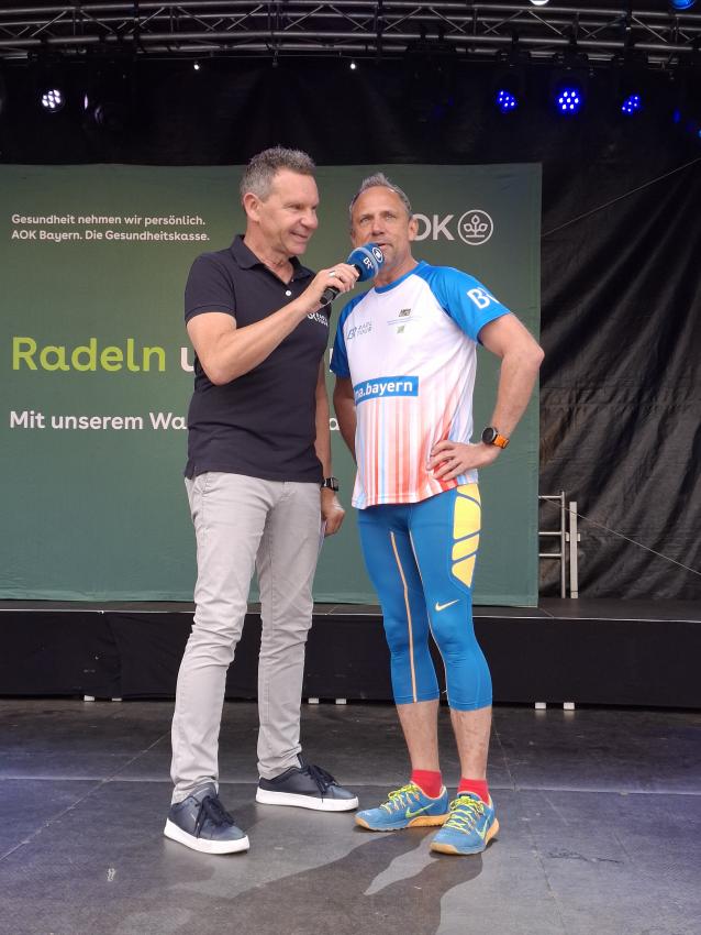 Umweltminister Glauber und Roman Röll bei der Eröffnung der BR-Radltour  
