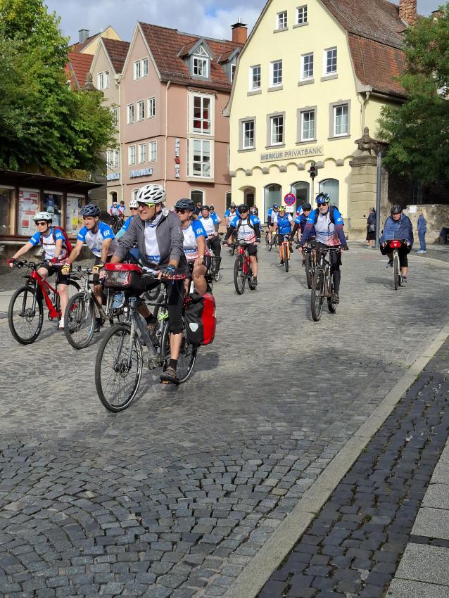 Gemeinsame Radltour mit ca. 1000 Radlerinnen und Radler