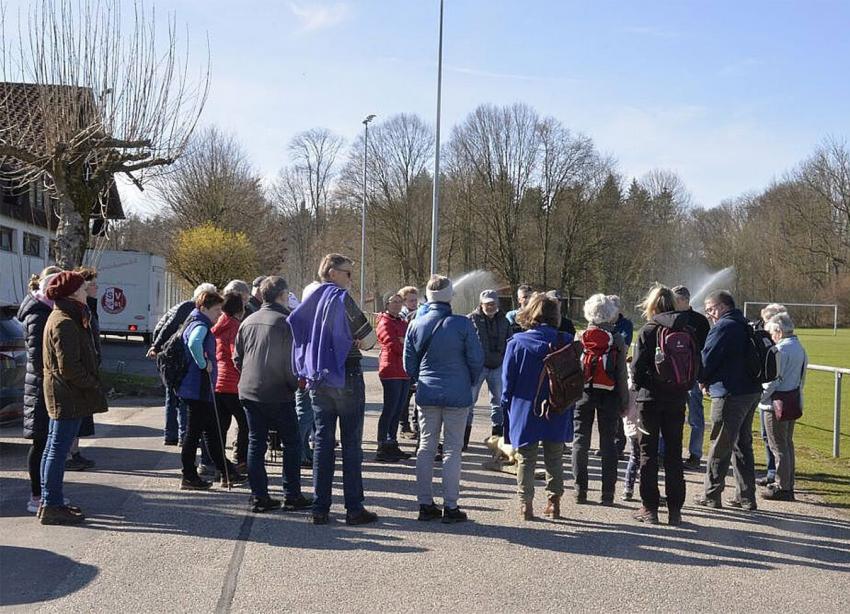 Begrüßung mit Bibervorstellung; Foto: G. Merches