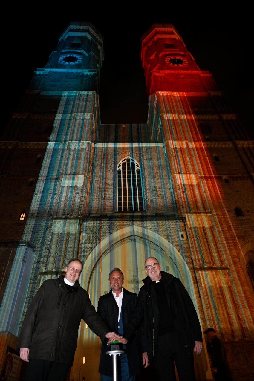 von links nach rechts: Christoph Klingan, Generalvikar der Erzdiözese München und Freising, Umweltminister Thorsten Glauber und Domkapitular Monsignore Klaus Peter Franzl