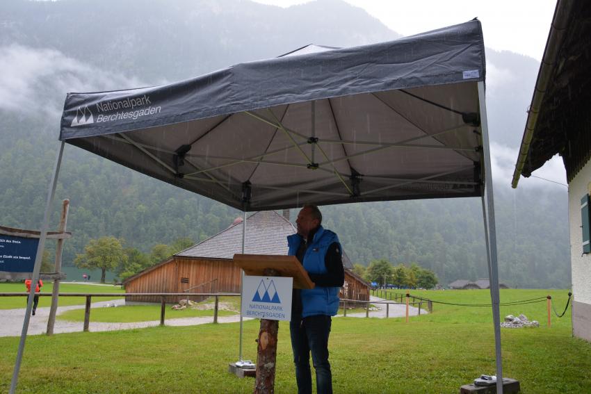 Umweltminister Thorsten Glauber spricht am Redepult