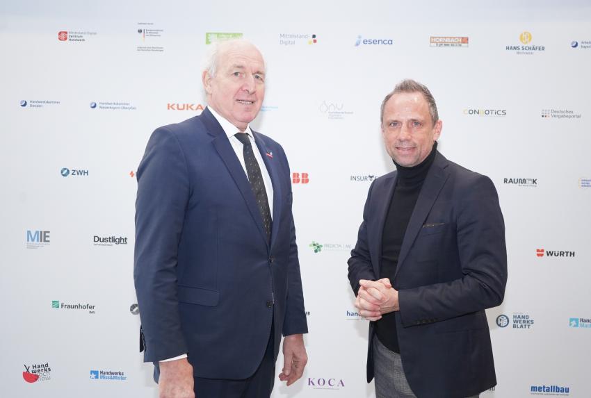 Umweltminister Thorsten Glauber mit dem Präsidenten des Bayerischen Handwerkertages e.V., Frank Xaver Peteranderl