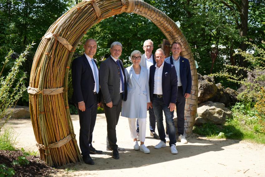 Bild vergrössert sich per Mausklick - >Termin - Eröffnungspressekonferenz Landesgartenschau Furth im Wald 2025