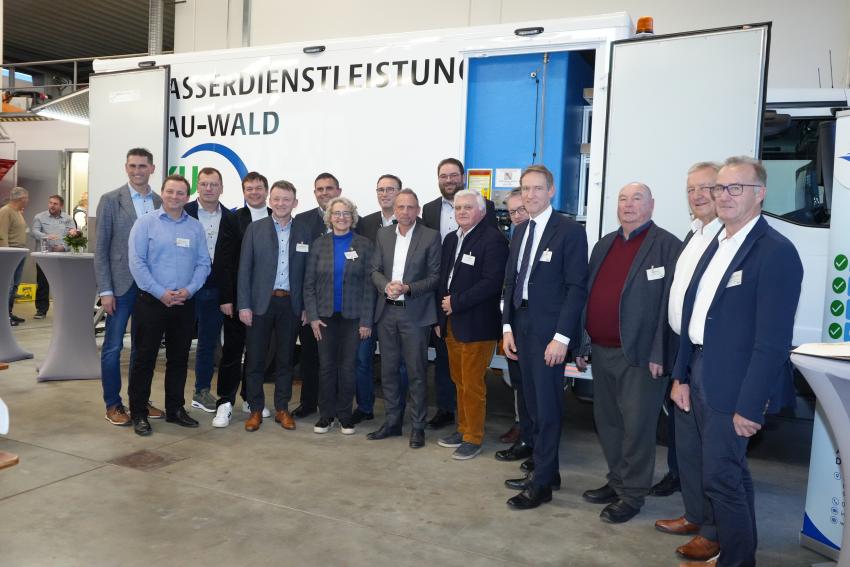 Gemeinsames Gruppenbild mit Minister Glauber