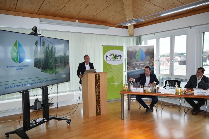 Umweltminister Thorsten Glauber am Rednerpult