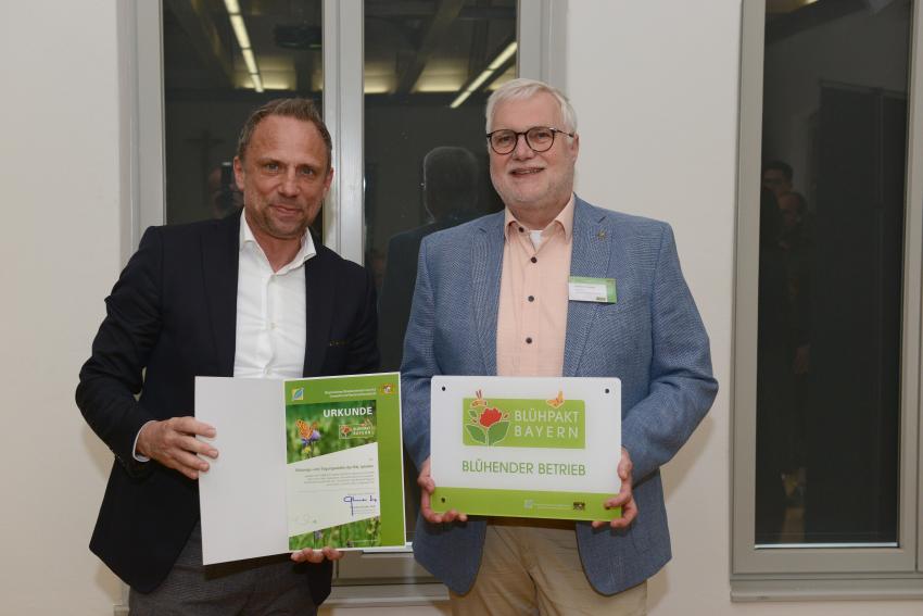 links: Umweltminister Thorsten Glauber mit Andreas Limberger, Bildungs- und Tagungsstätte der Bundesagentur für Arbeit, Iphofen