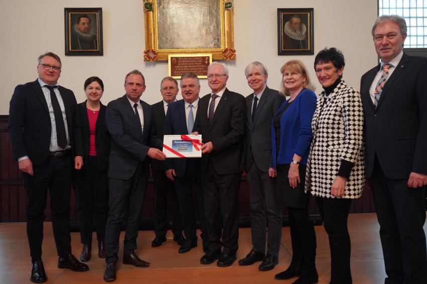 Gruppenbild mit Minister Glauber
