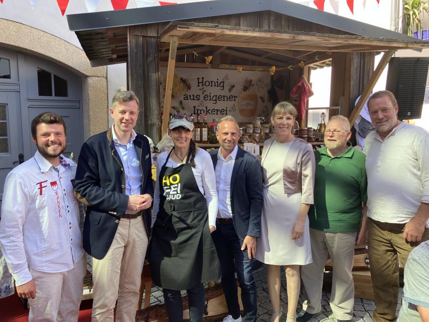 Minister Glauber bei der Genusswoche Hofer Land