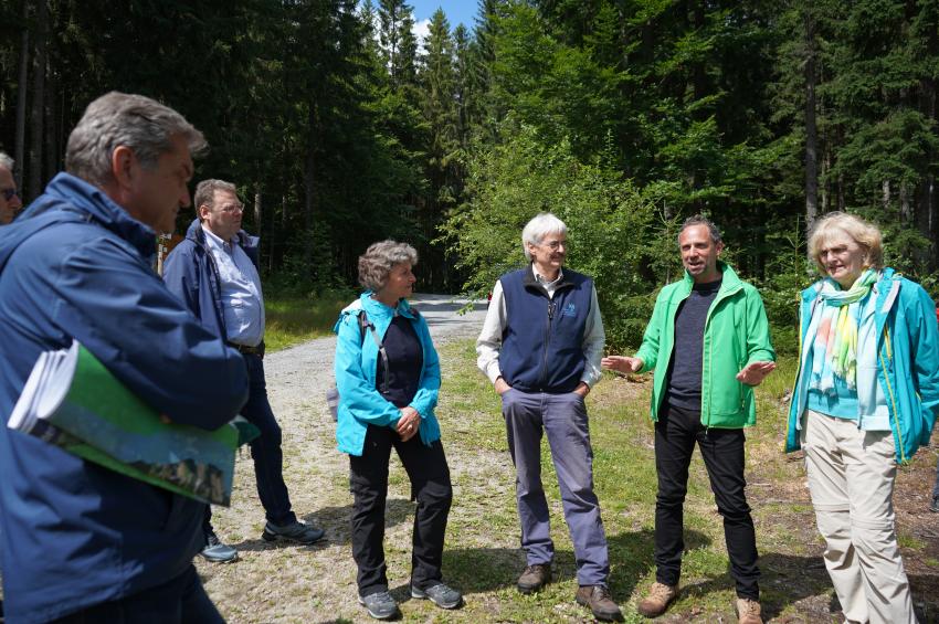 Bild vergrössert sich per Mausklick - >Termin Umweltminister Glauber und BN-Landesvorstand besuchen Erweiterungsgebiet Nationalpark Bayerischer Wald und Grünes Band Bayern-Tschechien 
