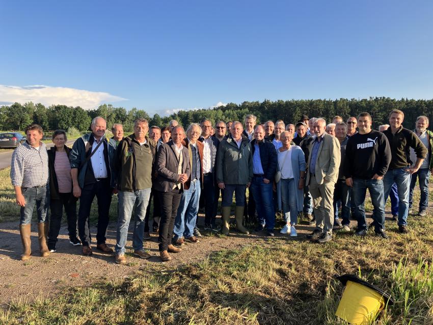 Gruppenfoto mit Umweltminister Thorsten Glauber