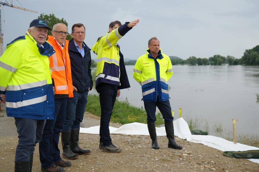 Minister Glauber beim Hochwasser