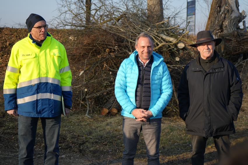 von rechts: MdL Benno Zierer, Umweltminister Thorsten Glauber & Christian Leeb (StMUV)