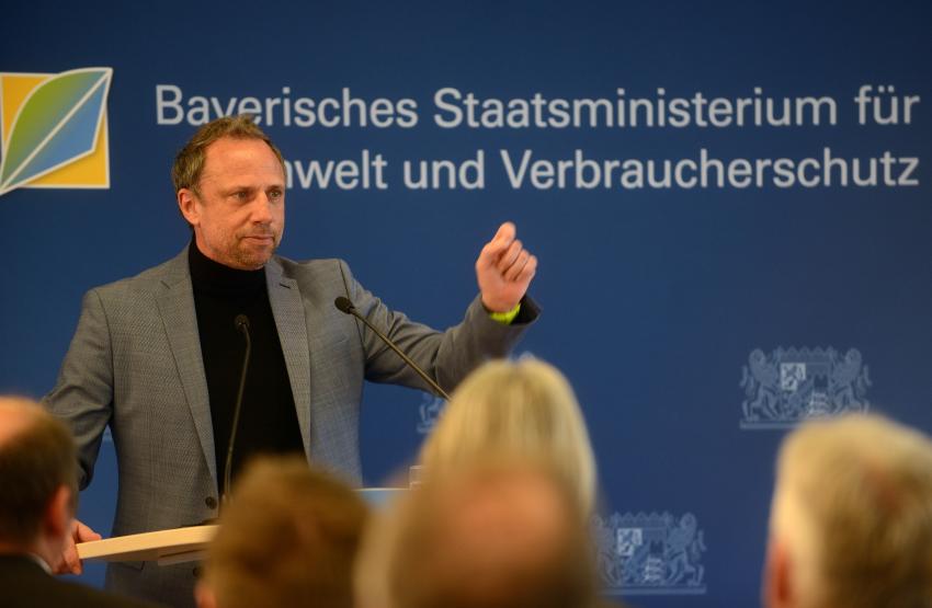 Umweltminister Thorsten Glauber am Rednerpult