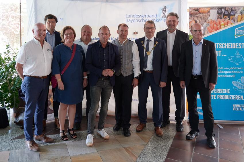 Minister Glauber beim Bayerischen Imkertag; BN Richard Wöber, LVBI