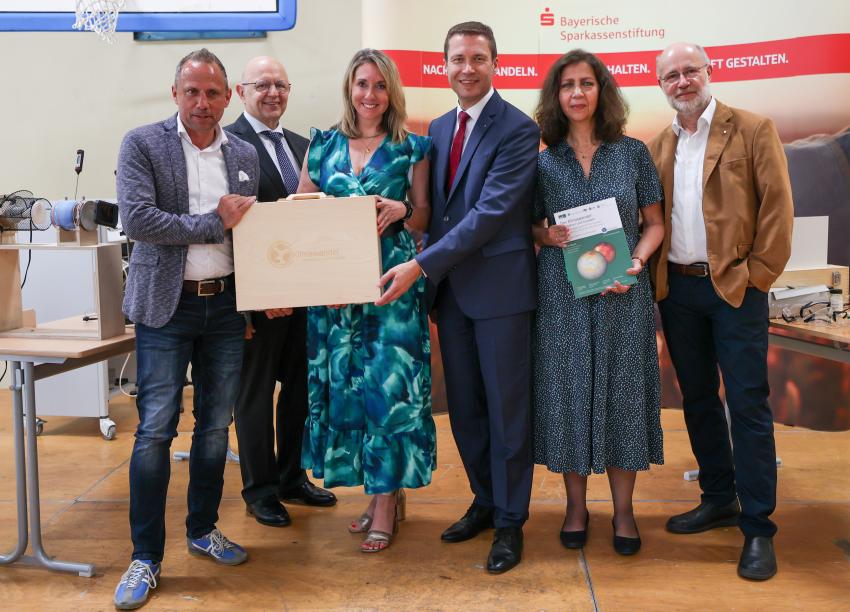 Gruppenbild mit Minister Glauber und Ministerin Stolz 