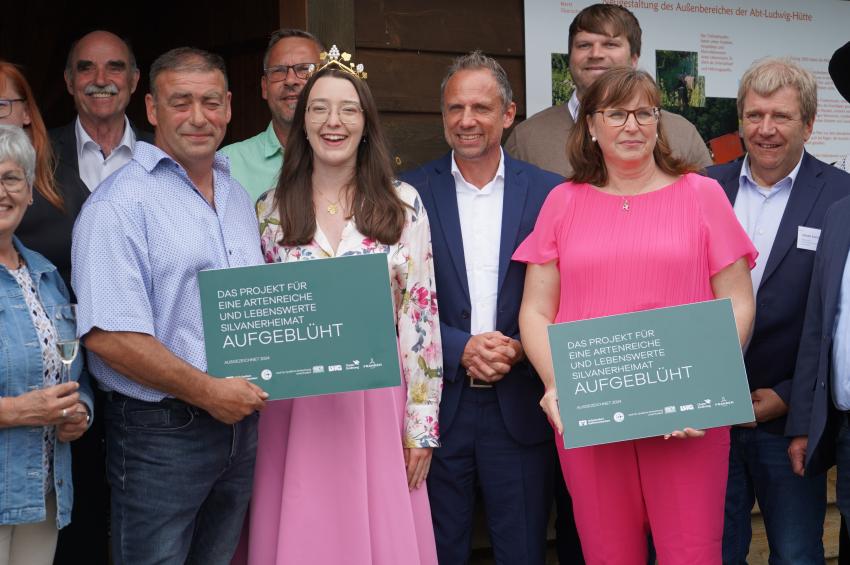 Die Gemeinde Nordheim und der Weinbauverein Oberschwarzach erhalten die Auszeichnung Aufgeblüht