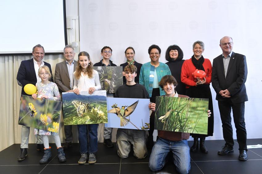 Gruppenbild mit den Gewinnerinnen und Gewinnern der verschiedenen Sonderpreise 