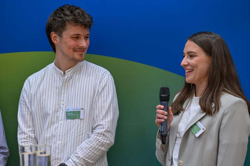 v. li.: Preisträger Merlin Pott und Preisträgerin Johanna Herbst