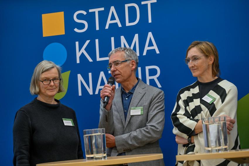 v. Li.: Prof. Dr. Swantje Duthweiler (Hochschule Weihenstephan-Triesdorf), Prof. Dr. Stephan Pauleit (Technische Universität München) und Doris Grabner (Jurymitglied, grabner huber lipp landschaftsarchitekten und stadtplaner partnerschaft mbb)
