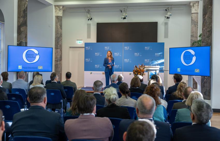 Die Verleihung wurde moderiert von Berenike Beschle.