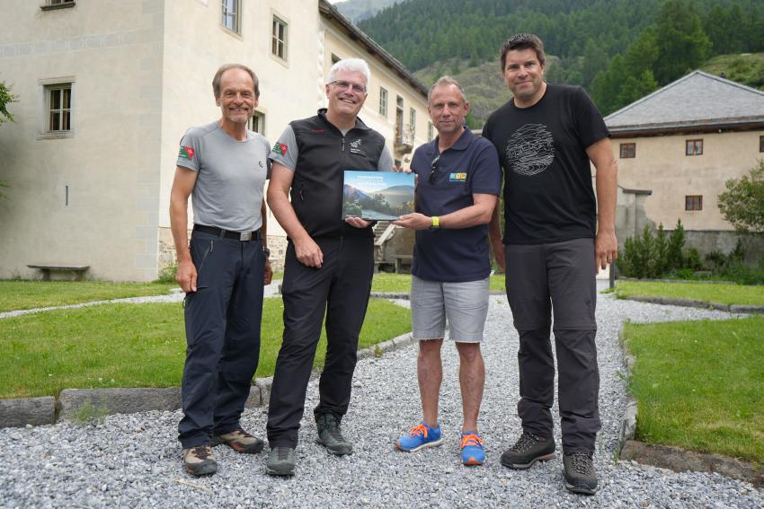 Bild vergrössert sich per Mausklick - >Termin - Besuch des Schweizerischen Nationalparks