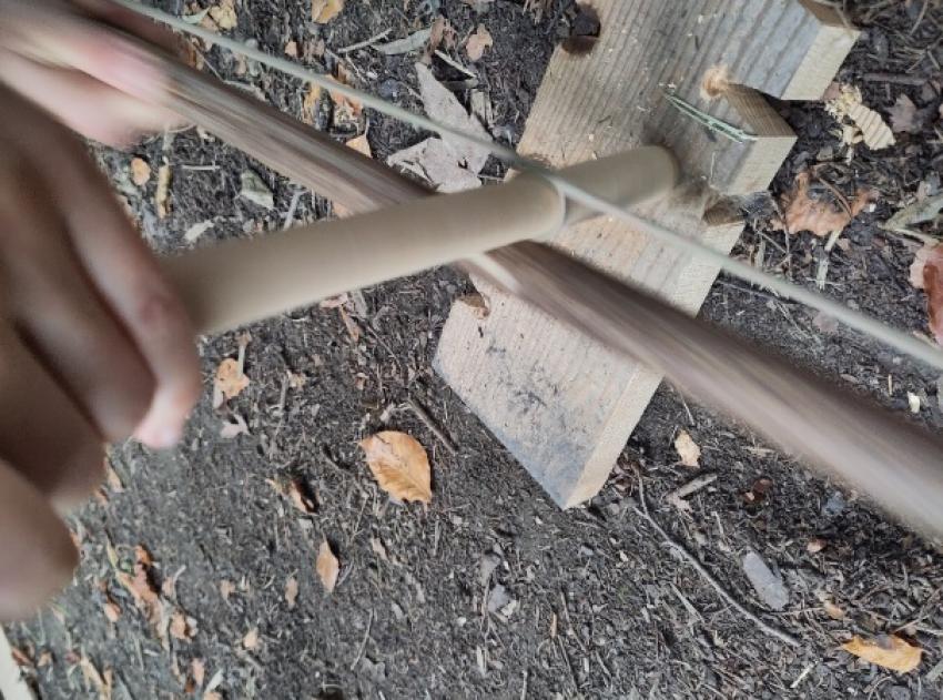 Feuerbohren (Urheberin: Roswitha Lüer)