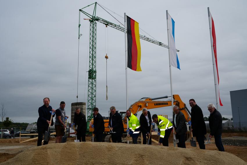 Minister Glauber beim Spatenstich