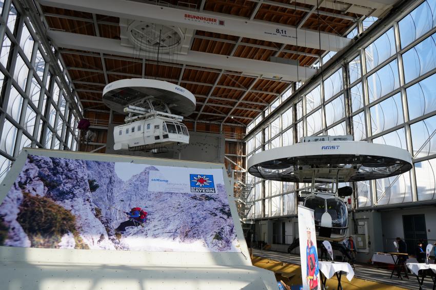 Blick in das Bergwachtzentrum für Sicherheit und Ausbildung (BWZSA) in Bad Tölz 